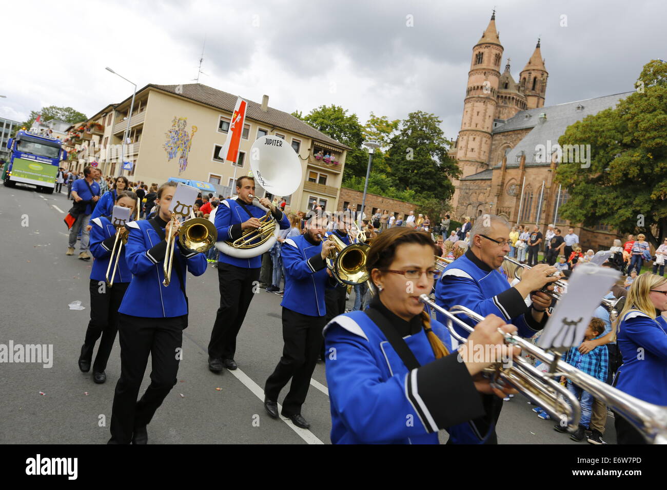 Worms, Germany. 31st Aug, 2014. The marching band Freier Fanfarenzug 1992 Dudweiler e.V. performs at the Backfischfest parade 2014. The cathedral of Worms can be seen in the background. The first highlight of this year's Backfischfest was the big parade through the city of Worms with 125 groups and floats. Community groups, sport clubs, music groups and business from Worms and further afield took part. © Michael Debets/Pacific Press/Alamy Live News Stock Photo