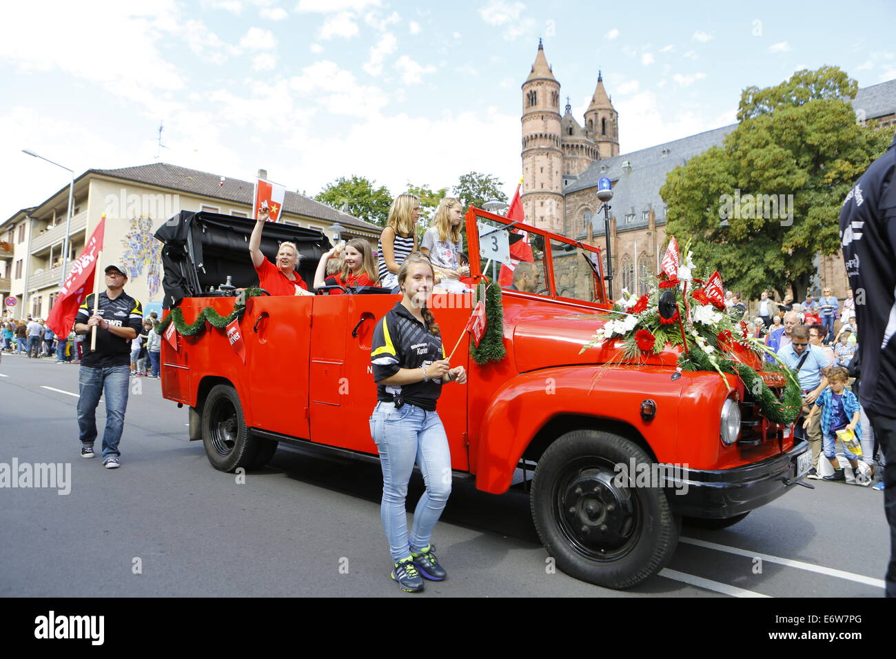 Worms, Germany. 31st Aug, 2014. An historical fire truck is pictured in the Backfischfest parade 2014. The cathedral of Worms can be seen in the background. The first highlight of this year's Backfischfest was the big parade through the city of Worms with 125 groups and floats. Community groups, sport clubs, music groups and business from Worms and further afield took part. © Michael Debets/Pacific Press/Alamy Live News Stock Photo