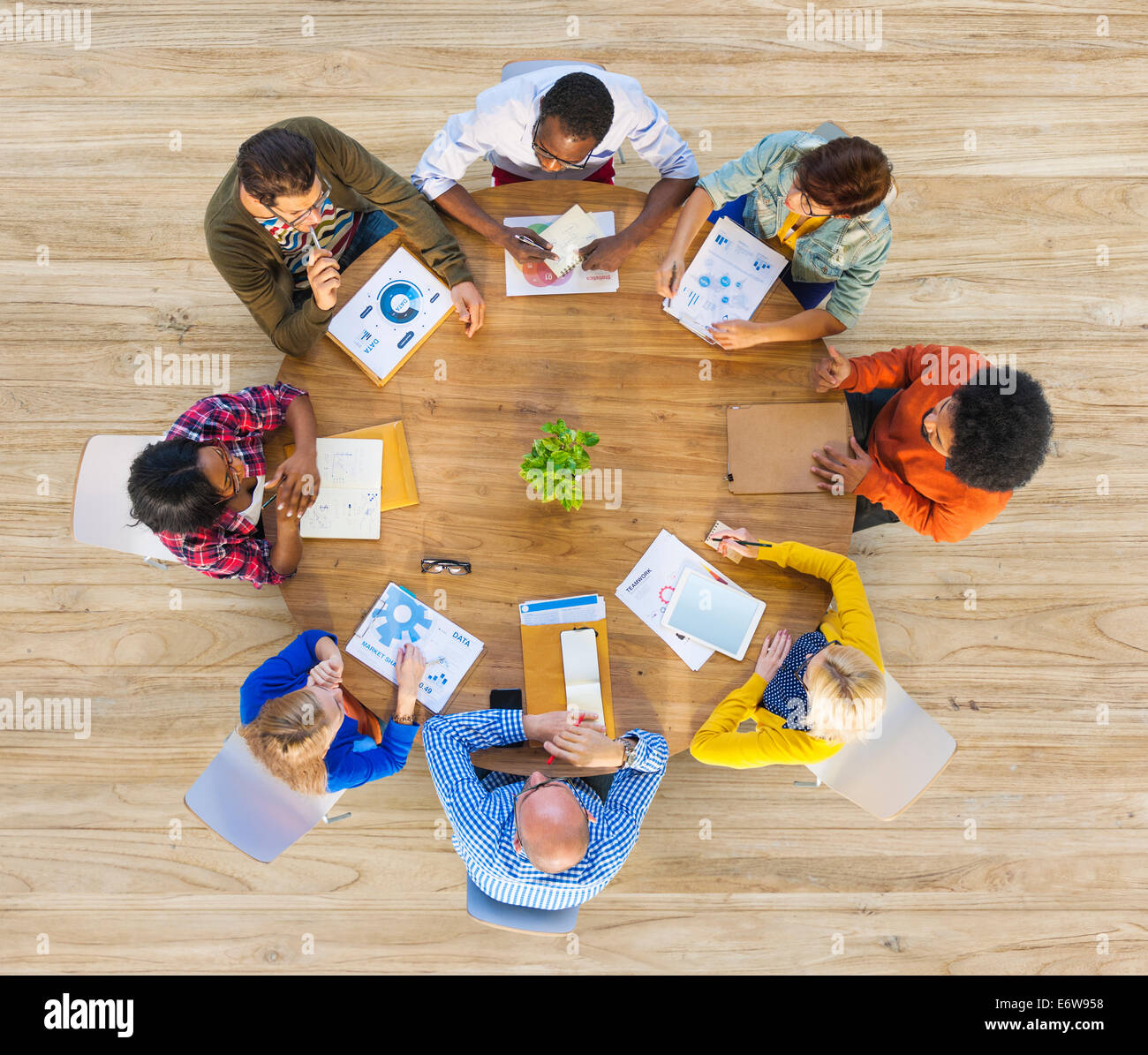 Diverse group of people meeting hi-res stock photography and images - Alamy