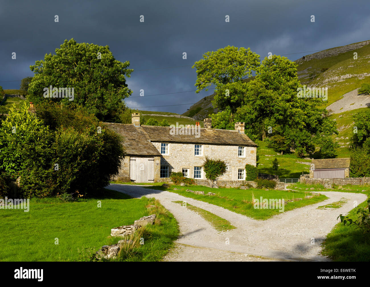 Farm in the village of Conistone, Wharfedale, Yorkshire Dales National Park, North Yorkshire, England UK Stock Photo