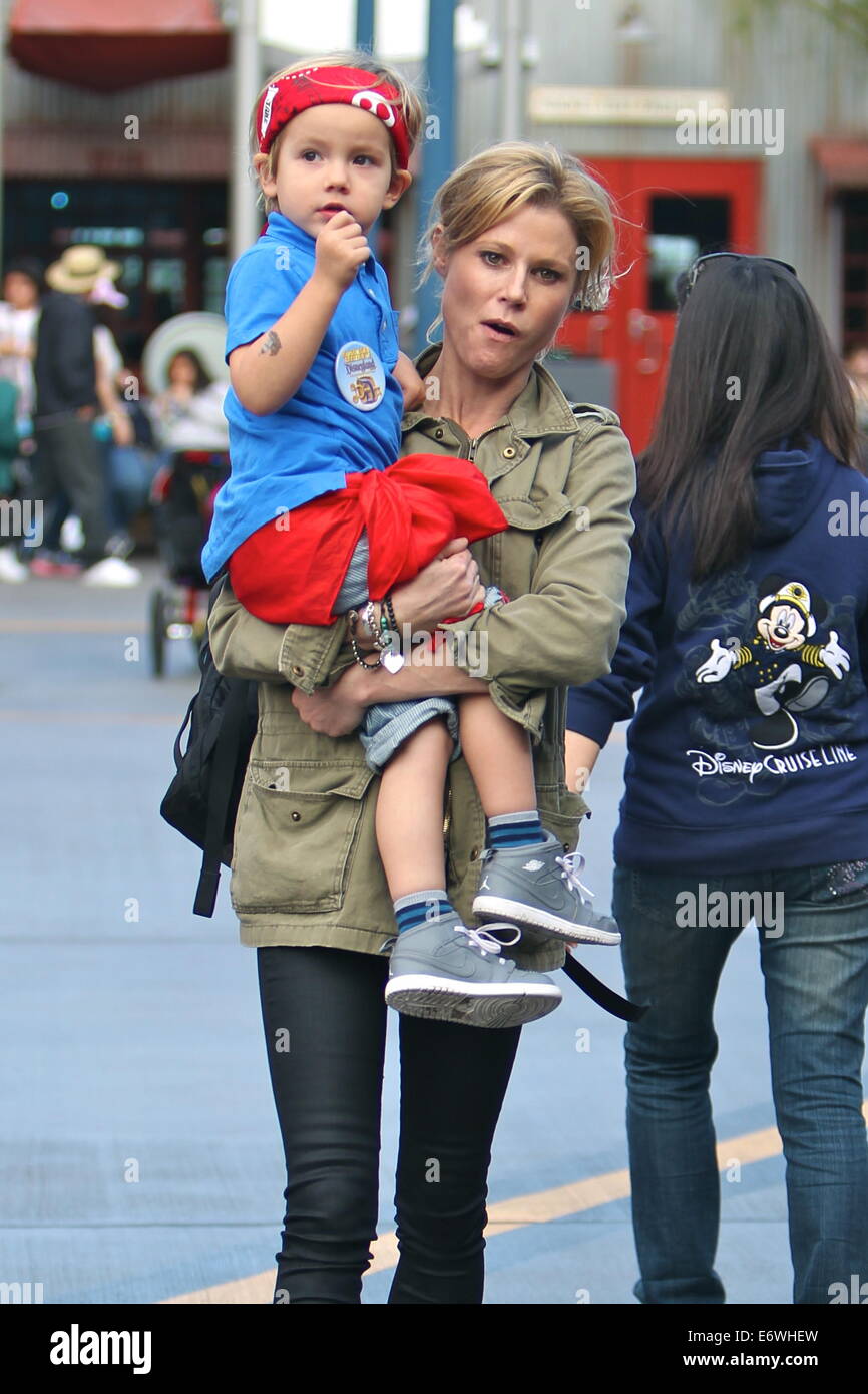 Julie Bowen spends the day at Disneyland with her family and friends