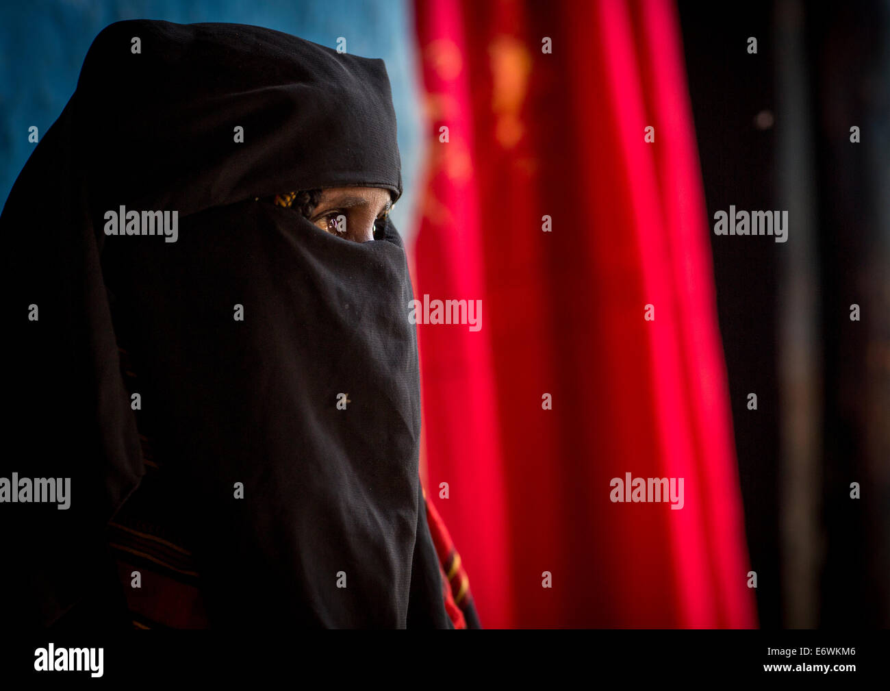 Muslim woman veil profile hi-res stock photography and images - Alamy