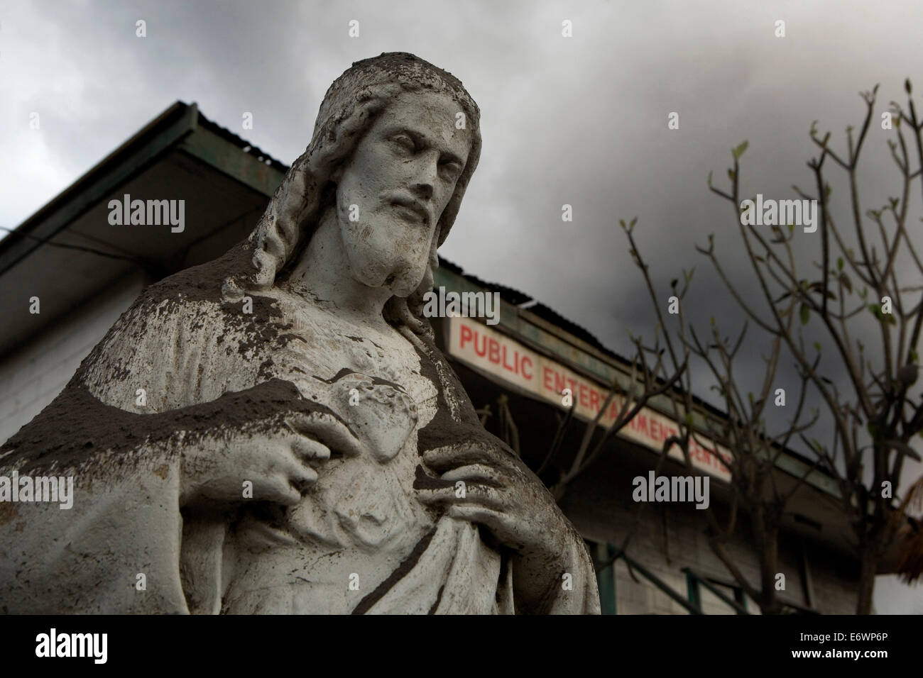 Churches and the belief in god is flourishing as the volcano has not stopping for such a long time, Tavurvur Volcano, Rabaul, Ea Stock Photo