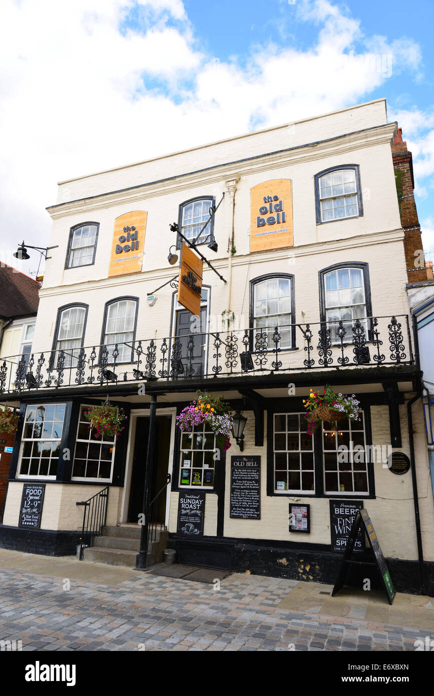 16th century The Old Bell pub, High Street, Old Town, Hemel Hempstead, Hertfordshire, England, United Kingdom Stock Photo