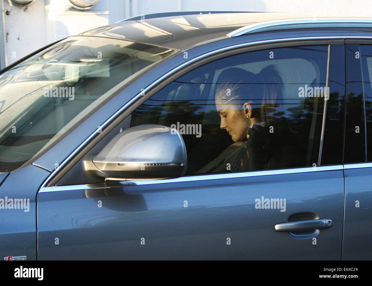 Minka kelly at the gym hi-res stock photography and images - Alamy