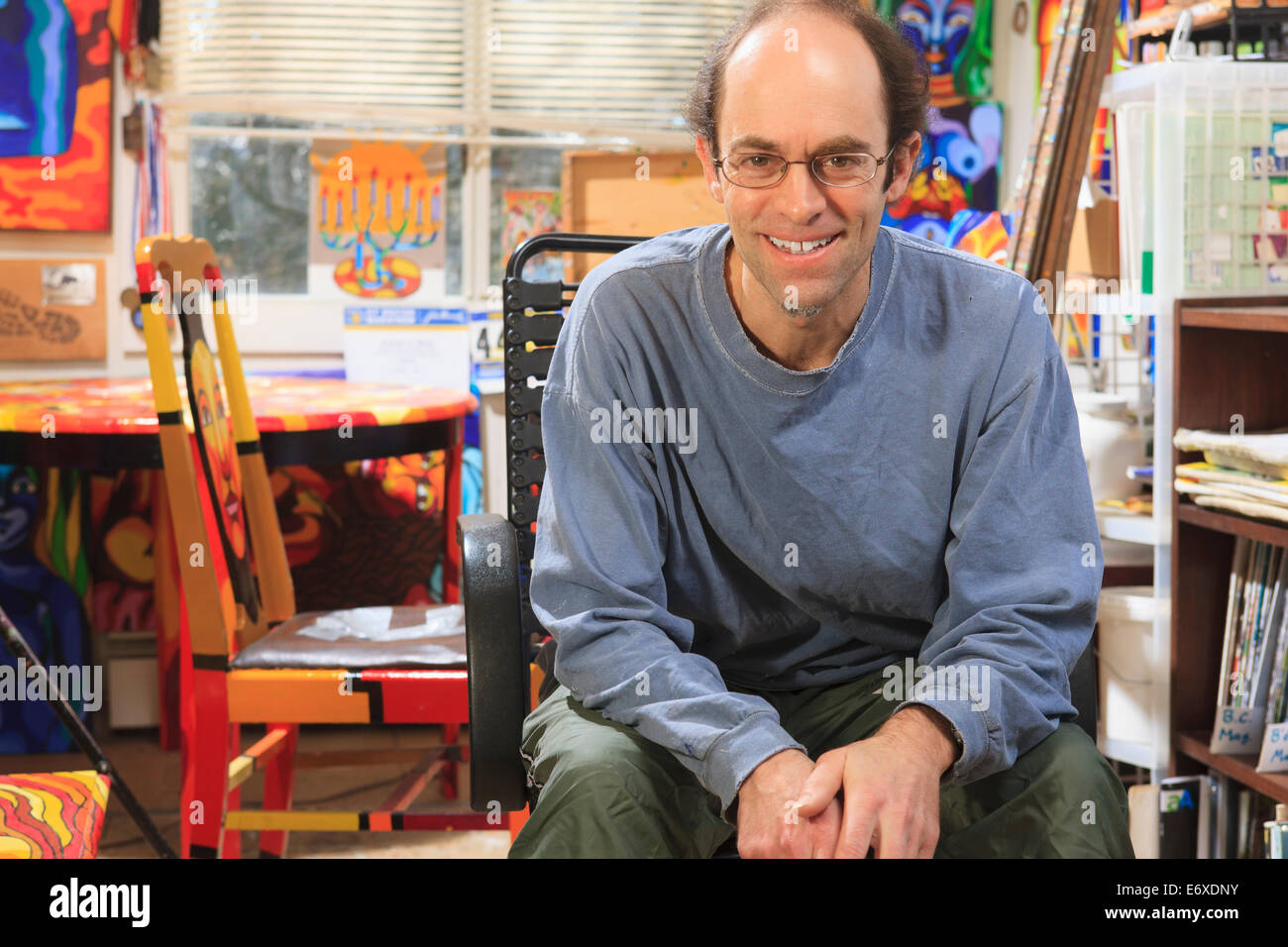 Portrait paintings of smiling hi-res stock photography and images - Alamy