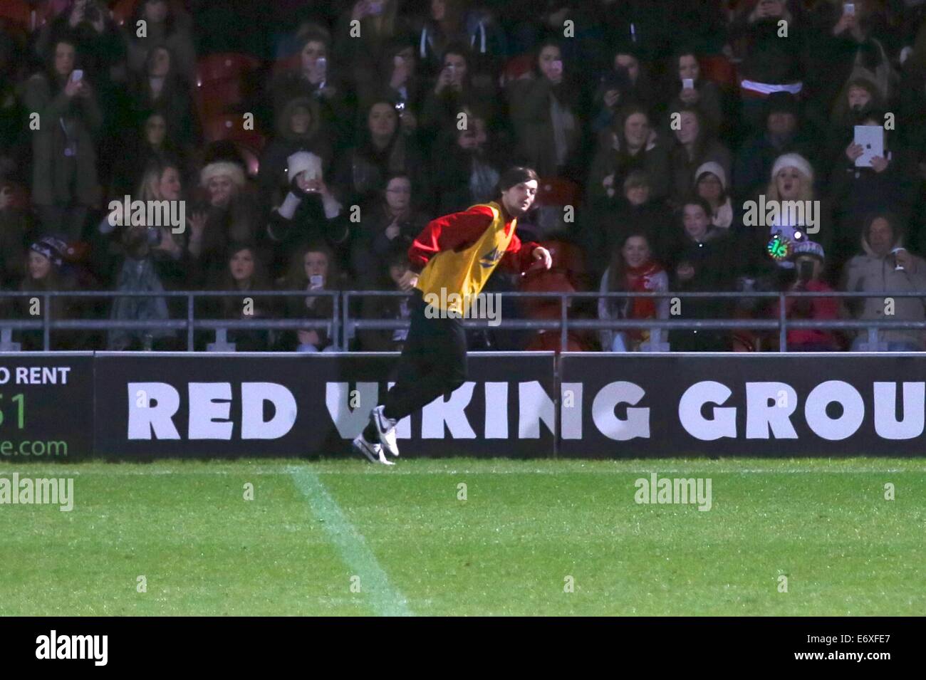 Louis Tomlinson Football Hi res Stock Photography And Images Alamy louis-tomlinson-football-hi-res-stock-photography-and-images-alamy