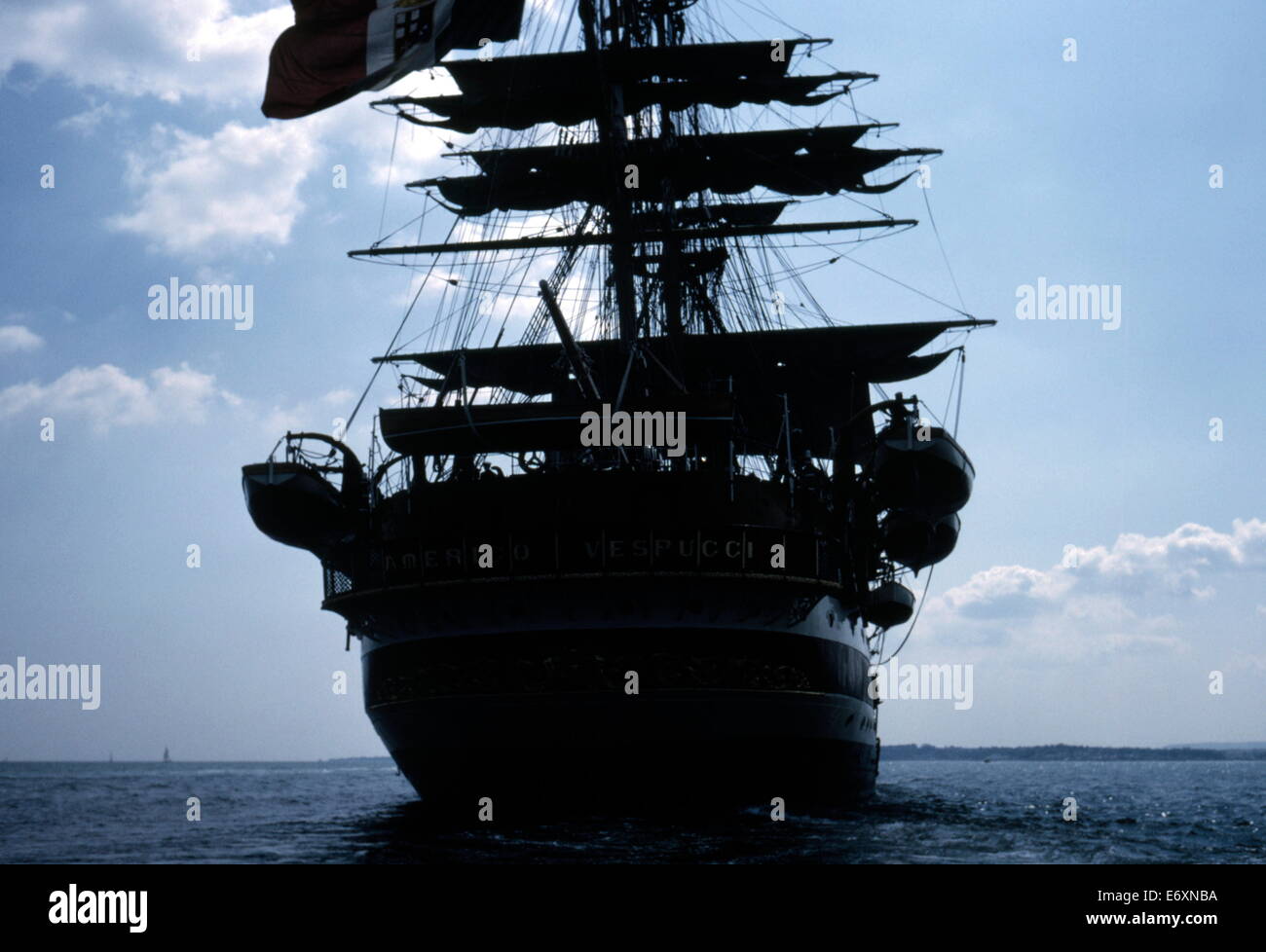 PORTSMOUTH, ENGLAND. ITALIAN NAVAL TRAINING SHIP AMERIGO VESPUCCI PREPARES TO SET SAIL. PHOTO:JONATHAN EASTLAND/AJAX Stock Photo
