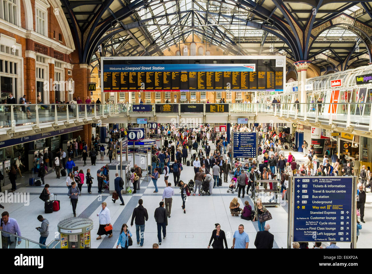 Rail station concourse,  London, UK Stock Photo