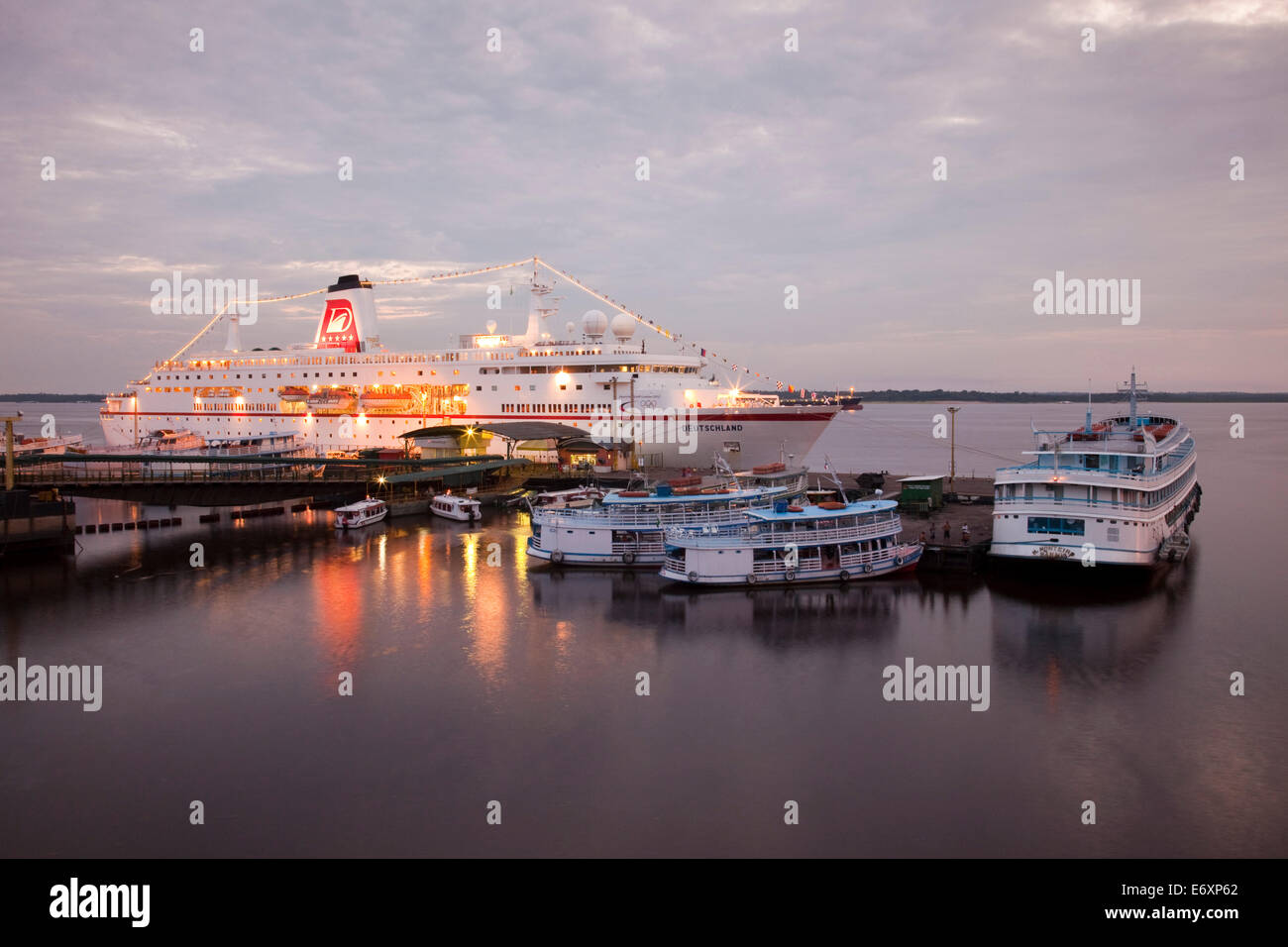 Amazon river boats hi-res stock photography and images - Alamy