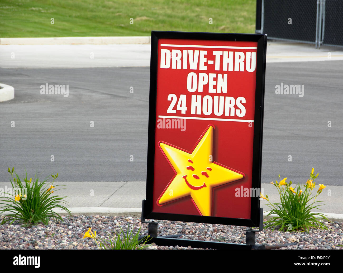非売品　X0013 【ハイウェイロードサイン】Hardee's ハーディーズ　大 67 Hardees Stock Photos, High-Res Pictures, and Images
