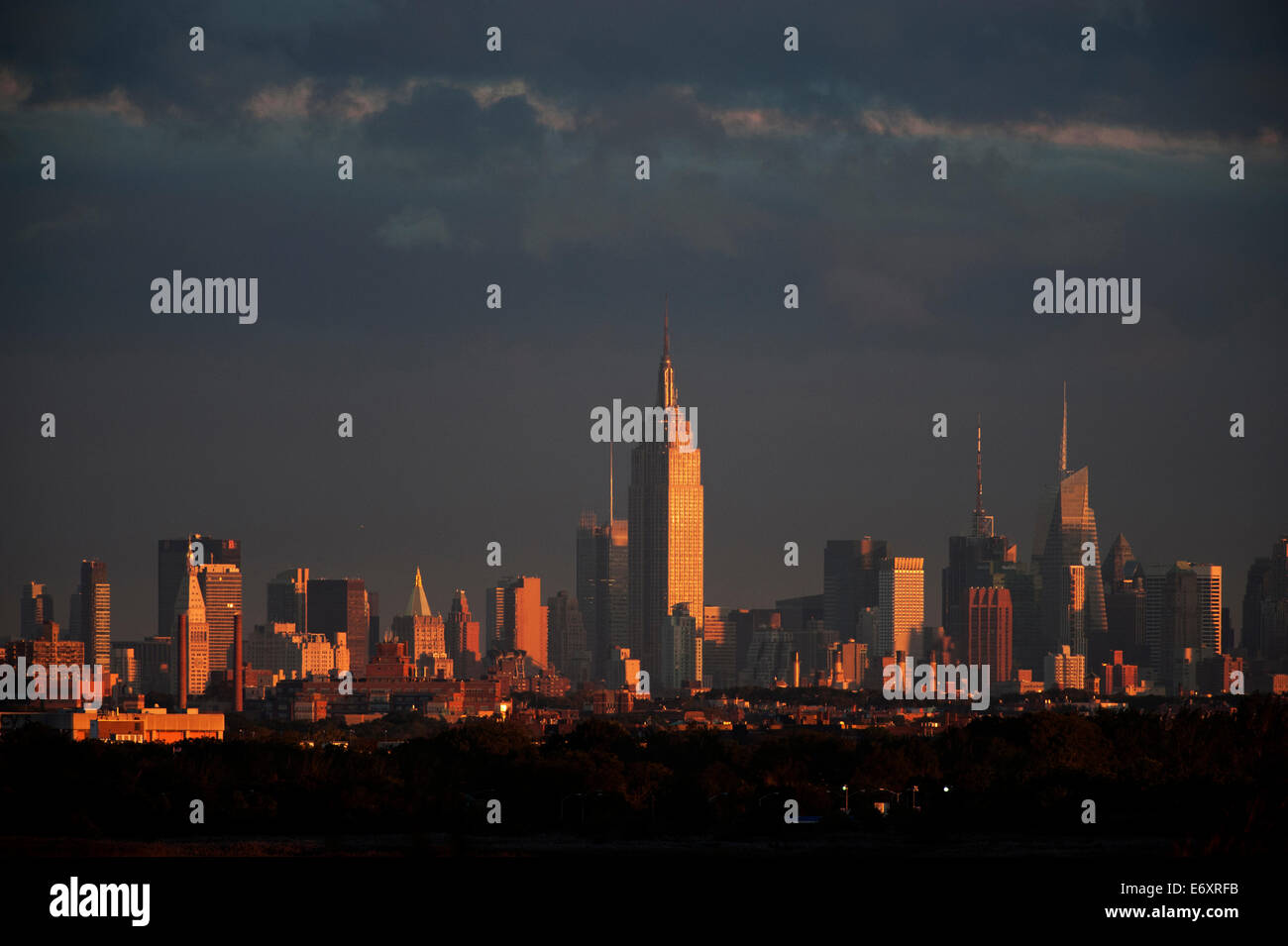 Midtown manhattan skyline hi-res stock photography and images - Alamy