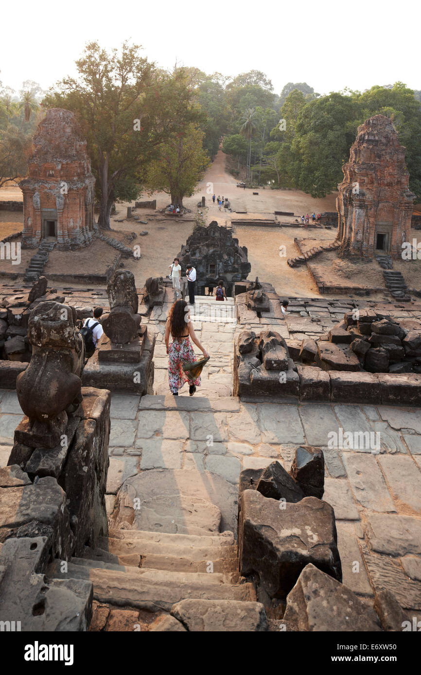 Visitors at the Bakong Temple mountain in the evening, Roluos, Siem Reap, Cambodia Stock Photo