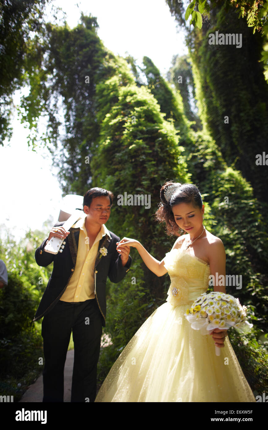 Bridal couple, Xeo Quit jungle, Viet Cong Warfare open-air museum, Cao Lanh, Dong Thap, Vietnam Stock Photo