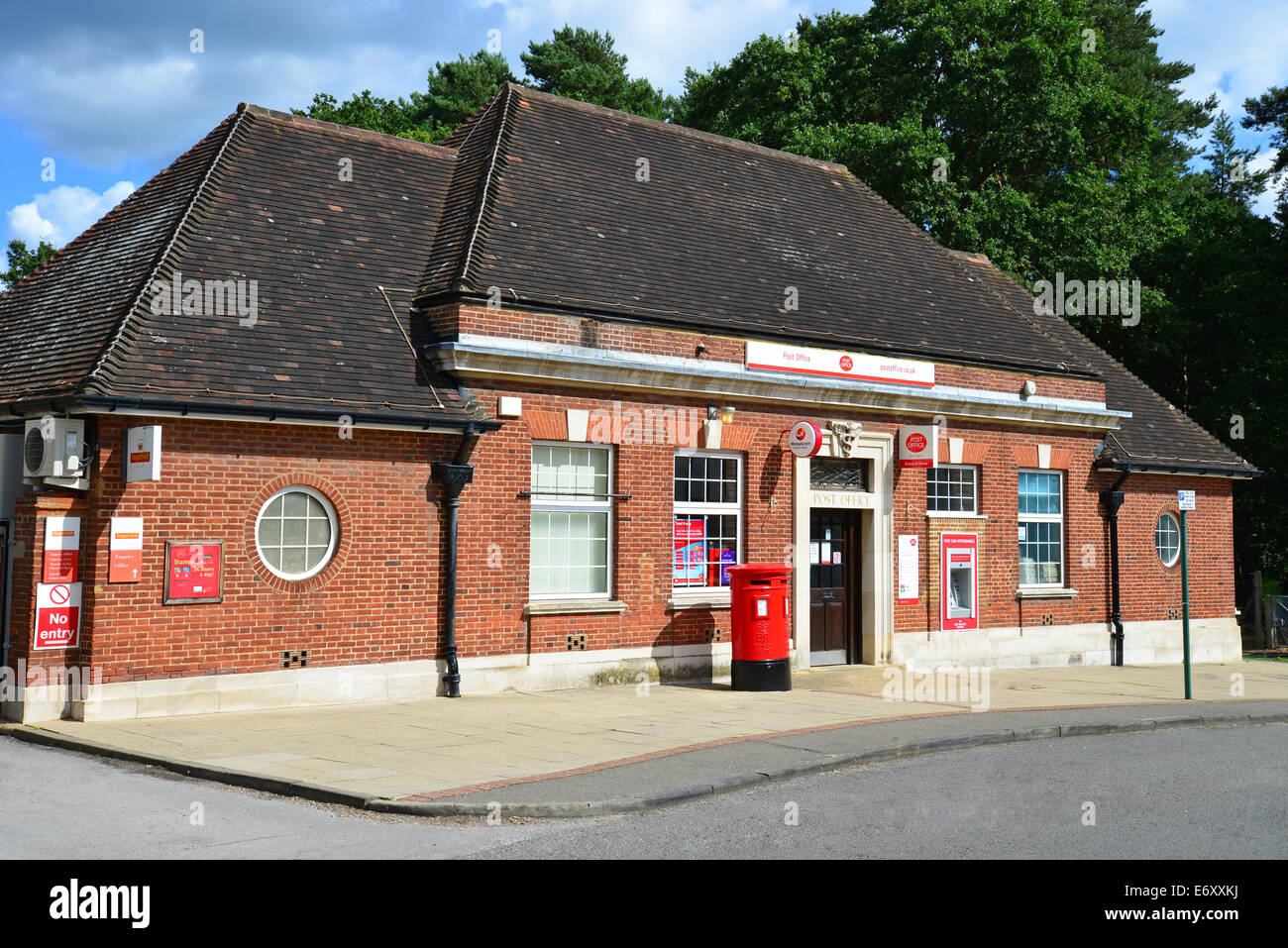Sunninghill Post Office, King's Road, Sunninghill, Berkshire, England, United Kingdom Stock