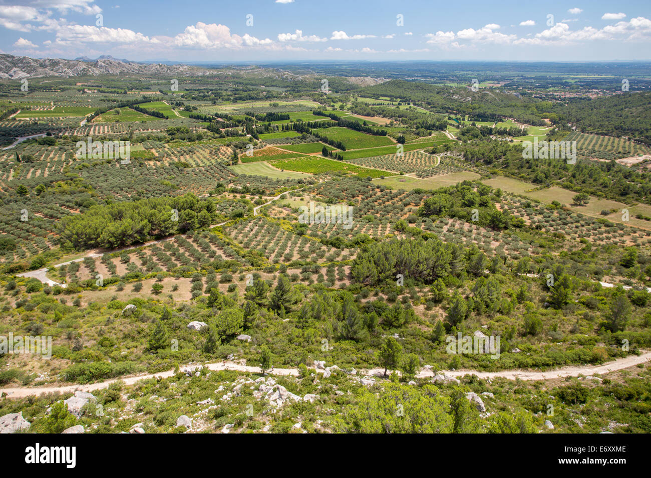 Far reaching views of the Alpilles and Provence from Les Baux de Provence, Provence, France Stock Photo