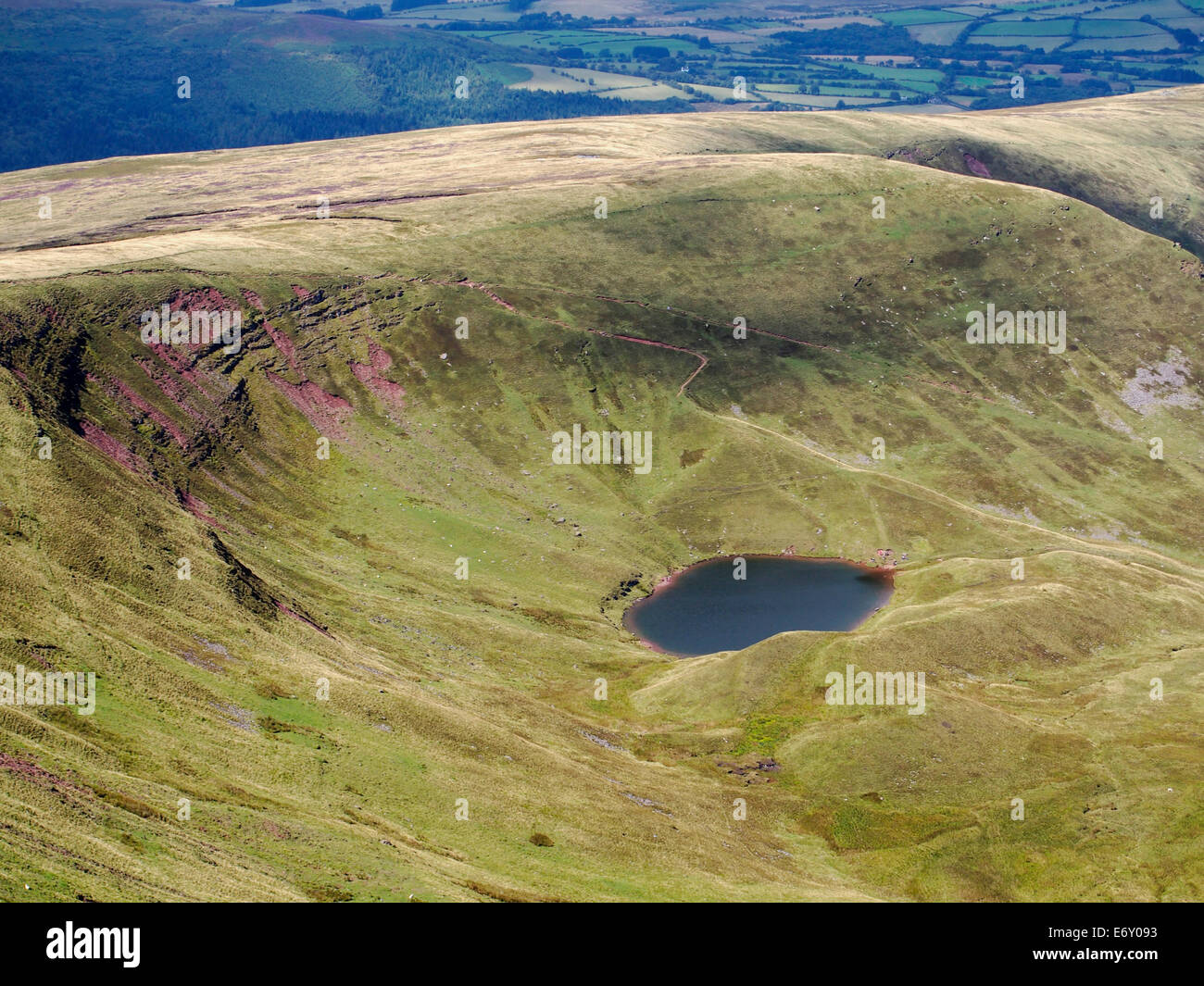 Looking down on the small cirque lake of Llyn Cym Llwch below the scarp on the north face of Corn Du Stock Photo