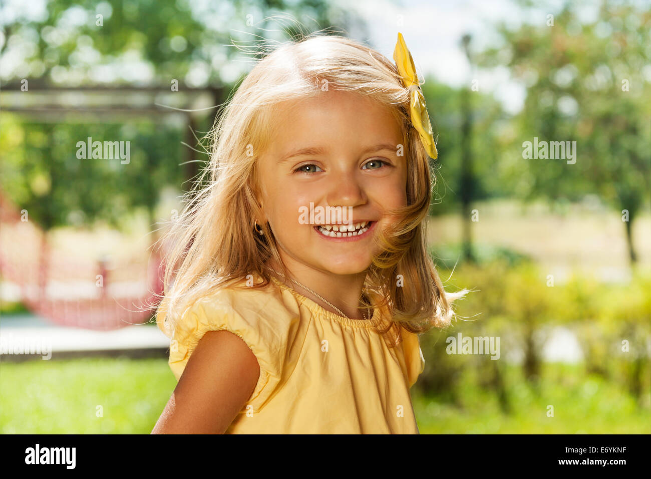 Portrait of smiling happy blond little girl Stock Photo - Alamy