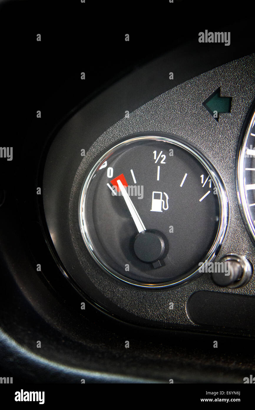Fuel gauge hires stock photography and images Alamy