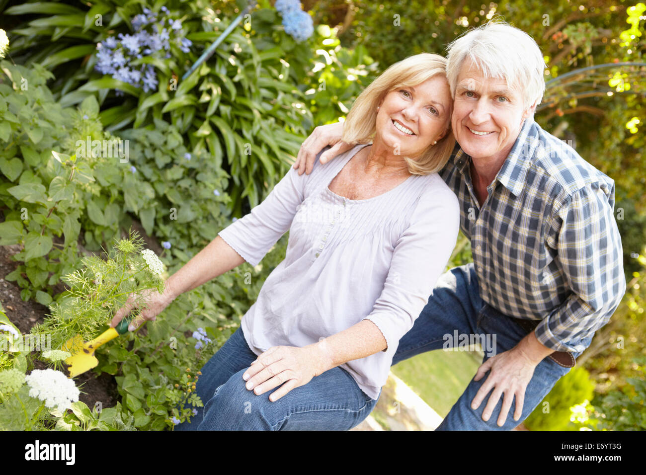 Senior couple gardening Stock Photo - Alamy