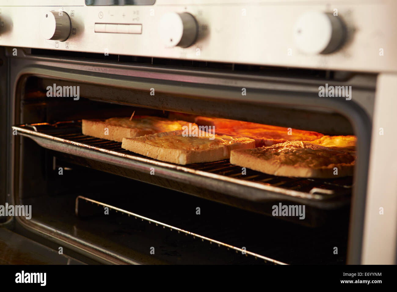 https://c8.alamy.com/comp/E6YYNM/cheese-on-toast-being-grilled-in-oven-E6YYNM.jpg