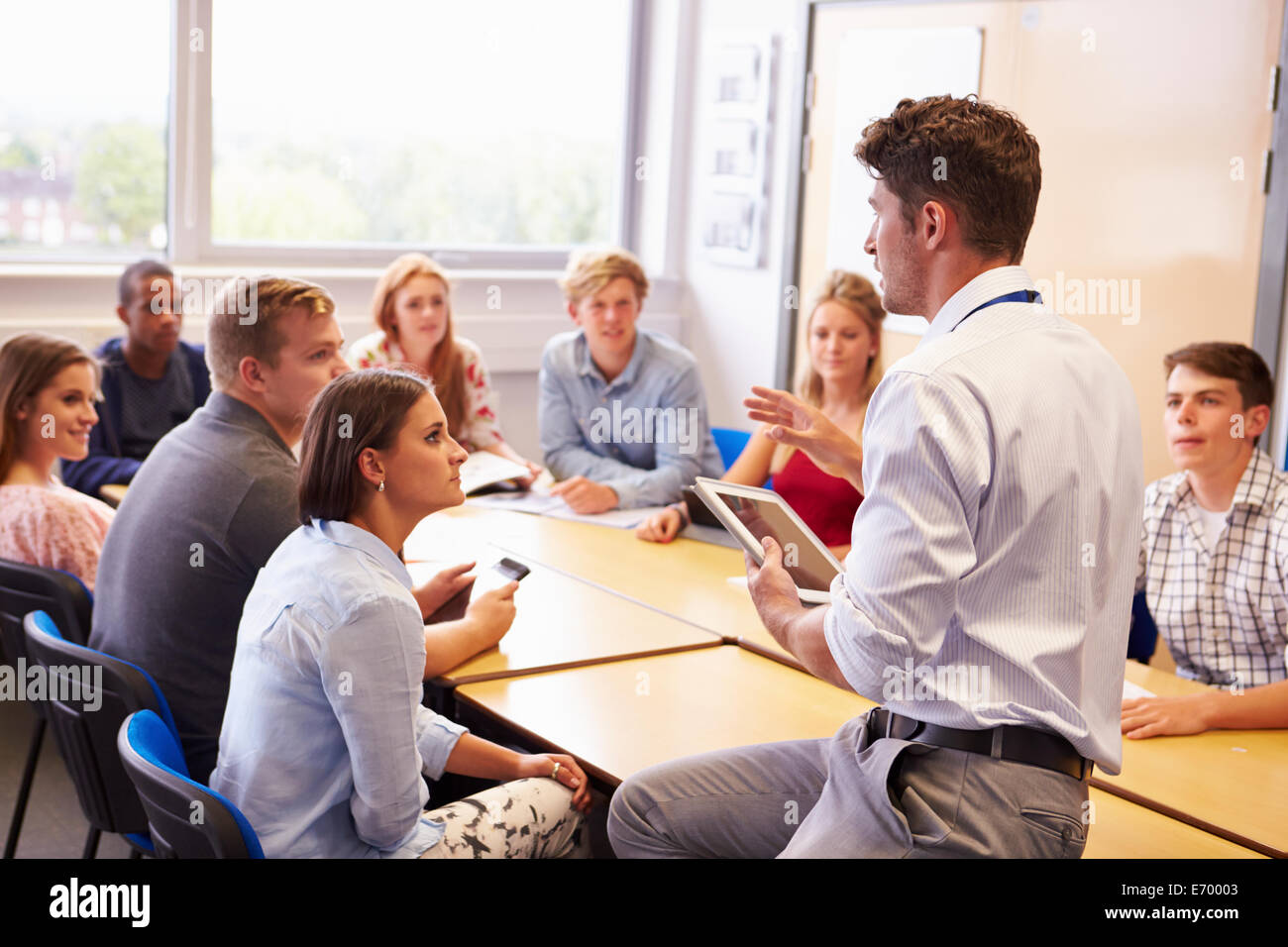 Classroom discussion teacher students hi-res stock photography and images -  Alamy