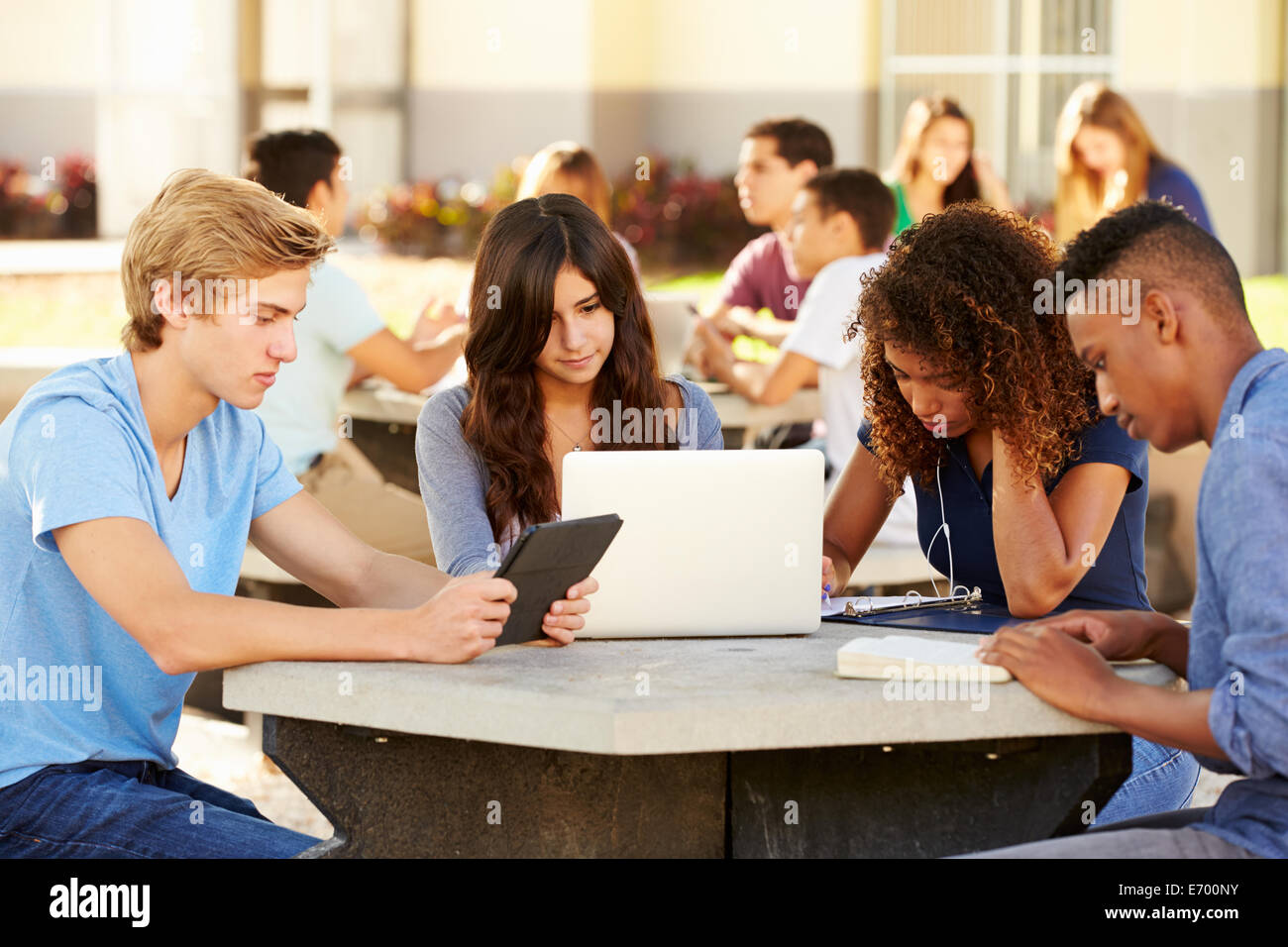 Should students join clubs