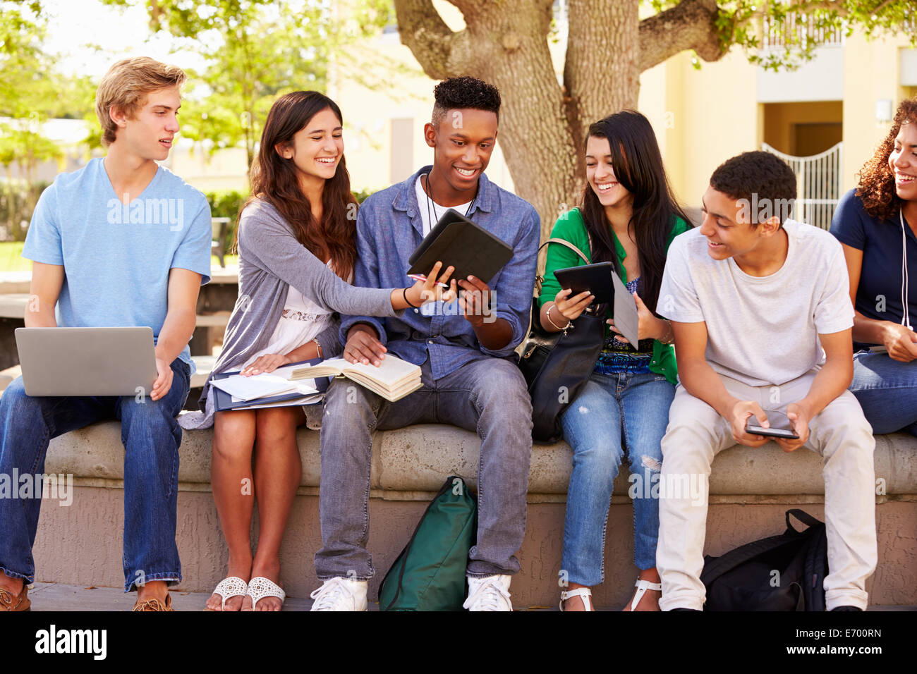 School students project hi-res stock photography and images - Alamy