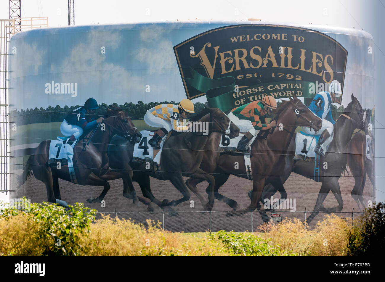 Water storage tank in Versailles Kentucky with a painted scene of a