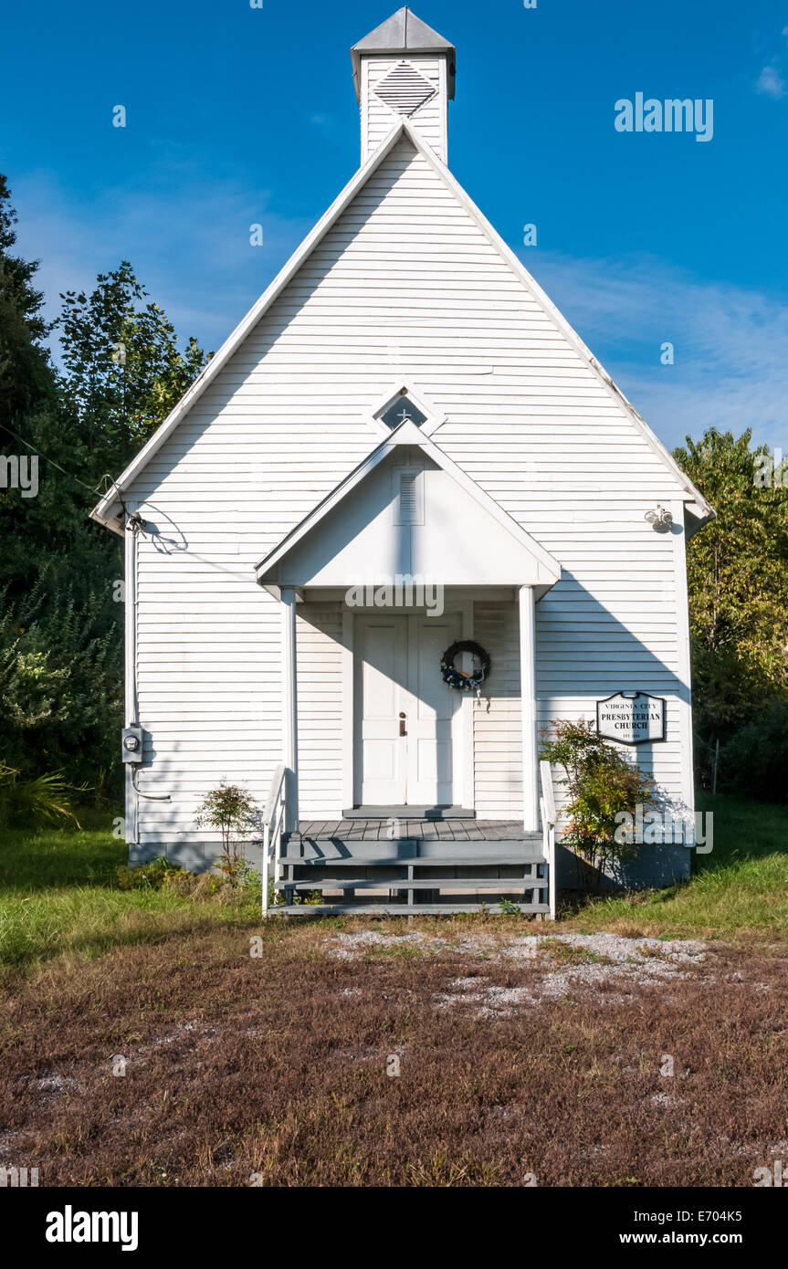 Small white wooden country church in rural Virginia Stock Photo Alamy