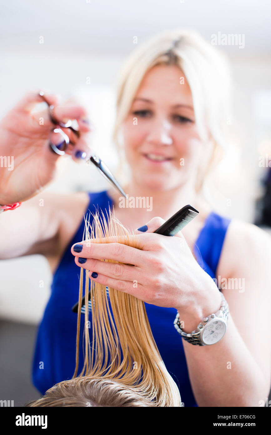 Hairdresser cutting hi-res stock photography and images - Alamy