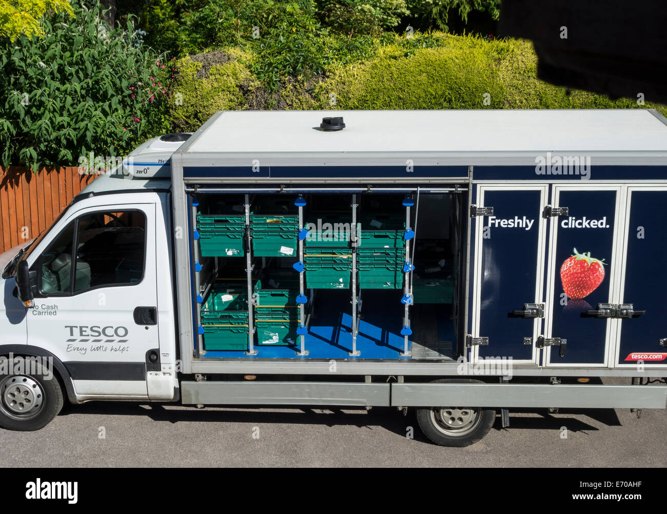 Grocery delivery service hi-res stock photography and images - Alamy