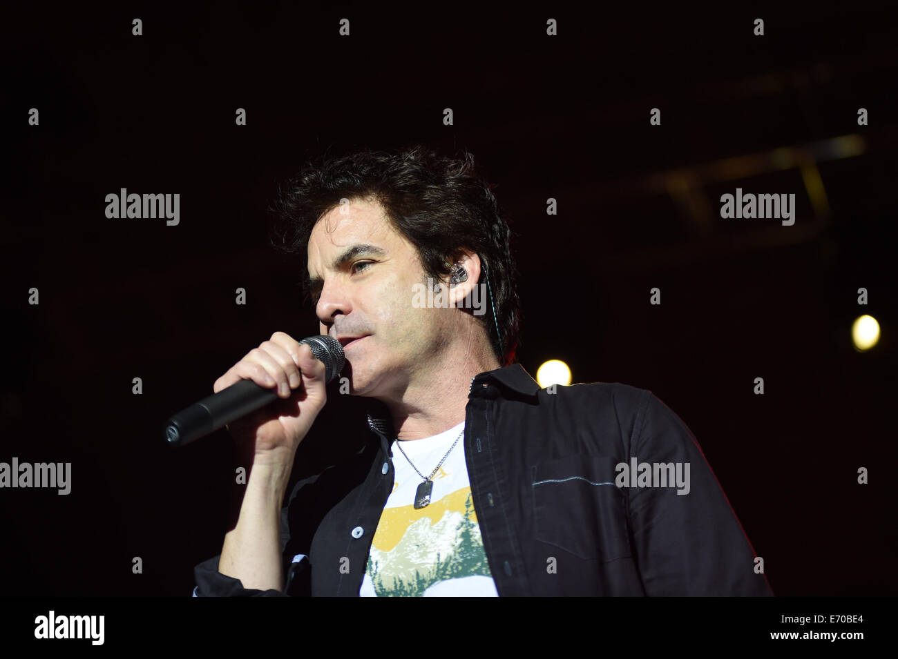 Pat monahan train singer hi-res stock photography and images - Alamy