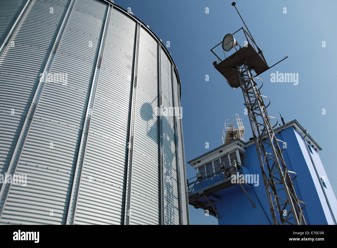 Fuel storage tanks hires stock photography and images Alamy
