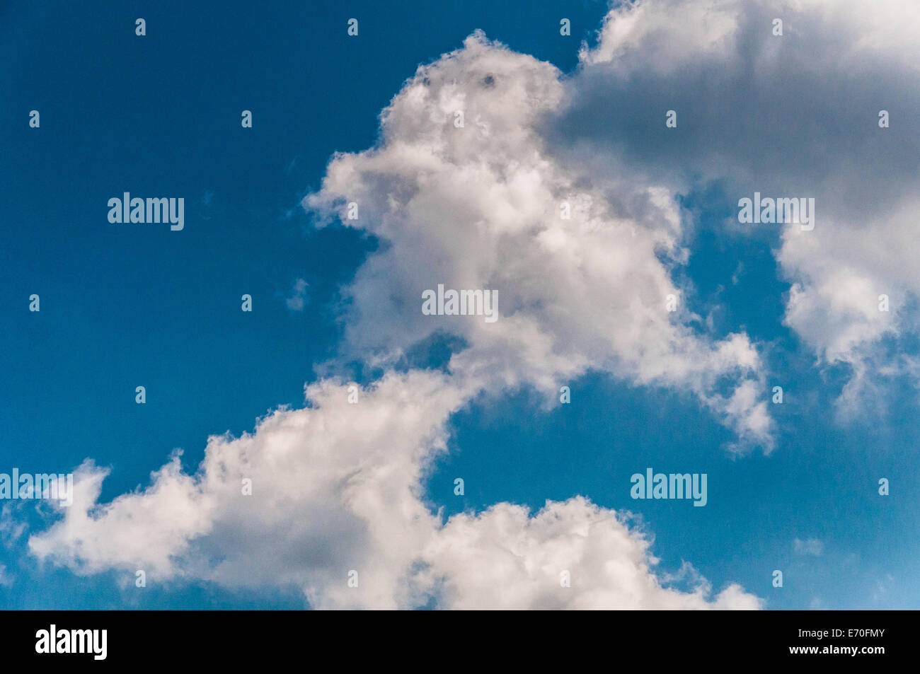Blue sky clouds in nature hi-res stock photography and images - Alamy