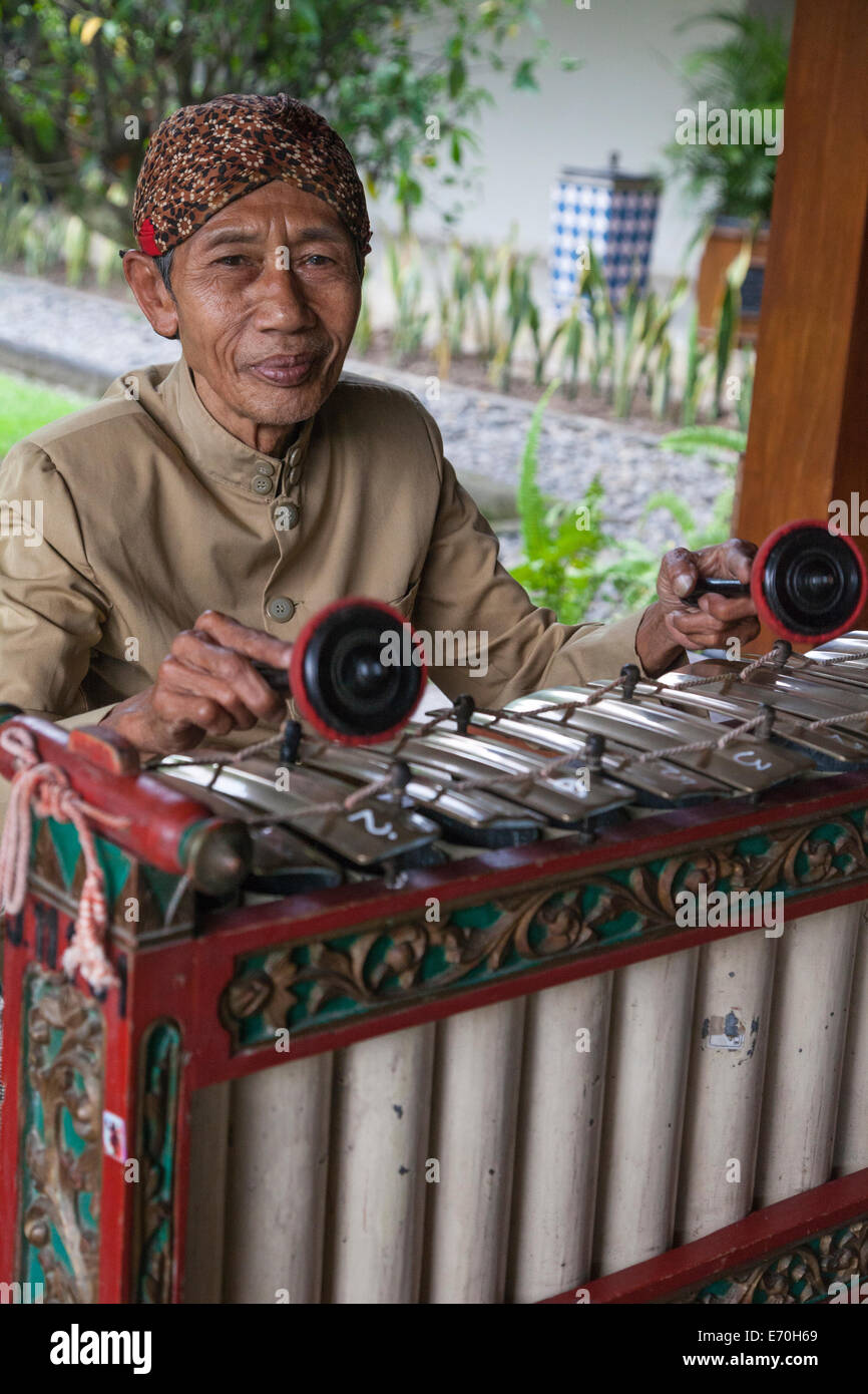 Borobudur, Java, Indonesia. Xylophone (Metallophone) Player Stock Photo