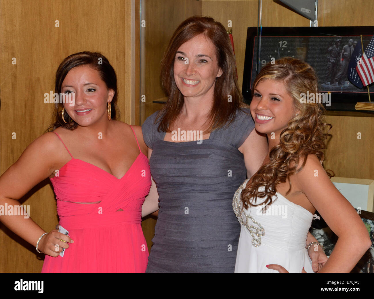 Portrait of three women hi-res stock photography and images - Alamy