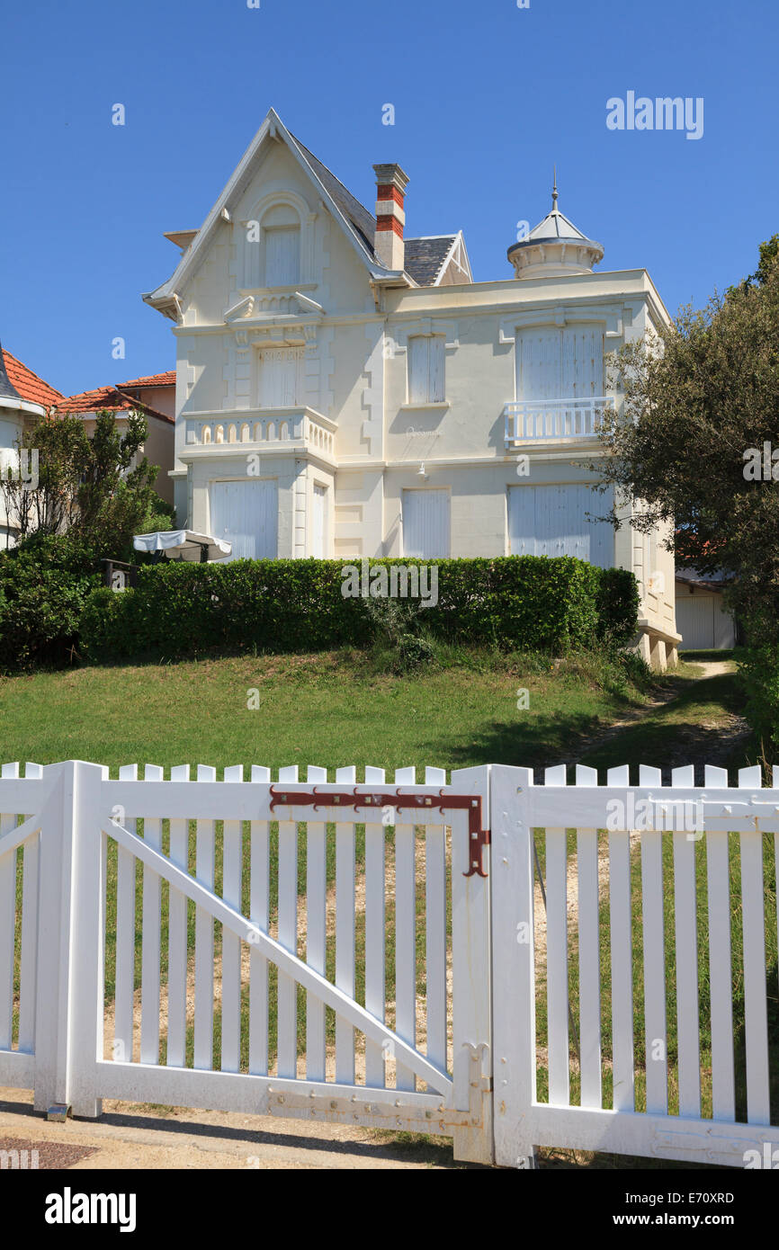 White gate entrance to traditional French seaside house on the Corniche