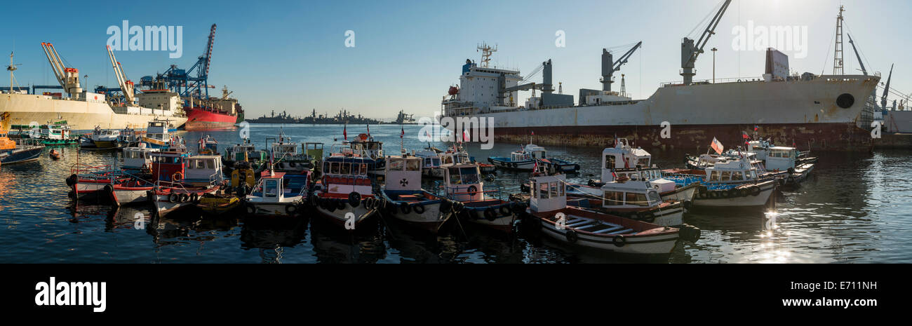 Port at dawn, Bahia de Valparaiso, Central Coast, Chile Stock Photo