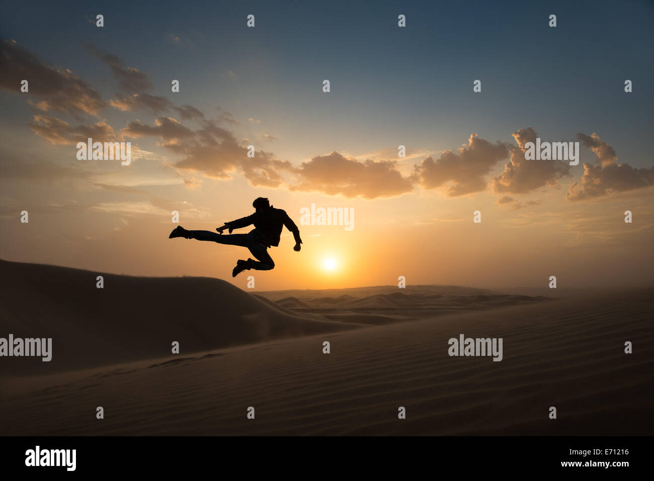 Man jumping mid air, Glamis sand dunes, California, USA Stock Photo Alamy
