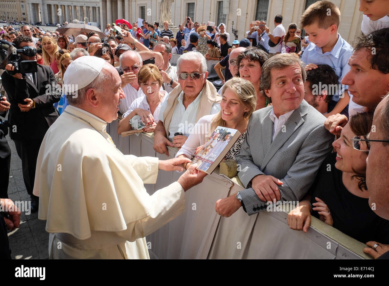 St. Peter's Square, Vatican.  3rd Sep, 2014. Pope Francis greet father Padre Carlos “Charly” Olivero while a baby gives him a copy of the book 'Padri dalla Fine del Mondo' - General Audience of Pope Francis, 03 September 2014 Credit:  Realy Easy Star/Alamy Live News Stock Photo