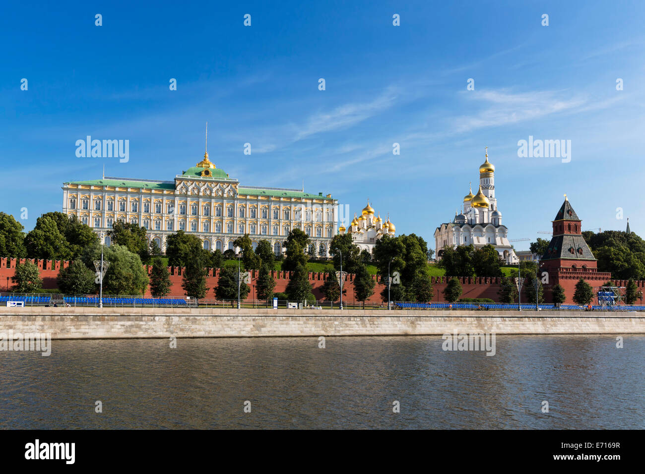 Russia, Moscow, River Moskva, Grand Kremlin Palace and cathedrals Stock Photo