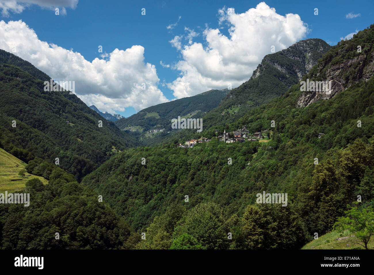 Switzerland, Ticino, View to Valle Onsernone with Isorno canyon, Mountain villages Russo and Comologno Stock Photo