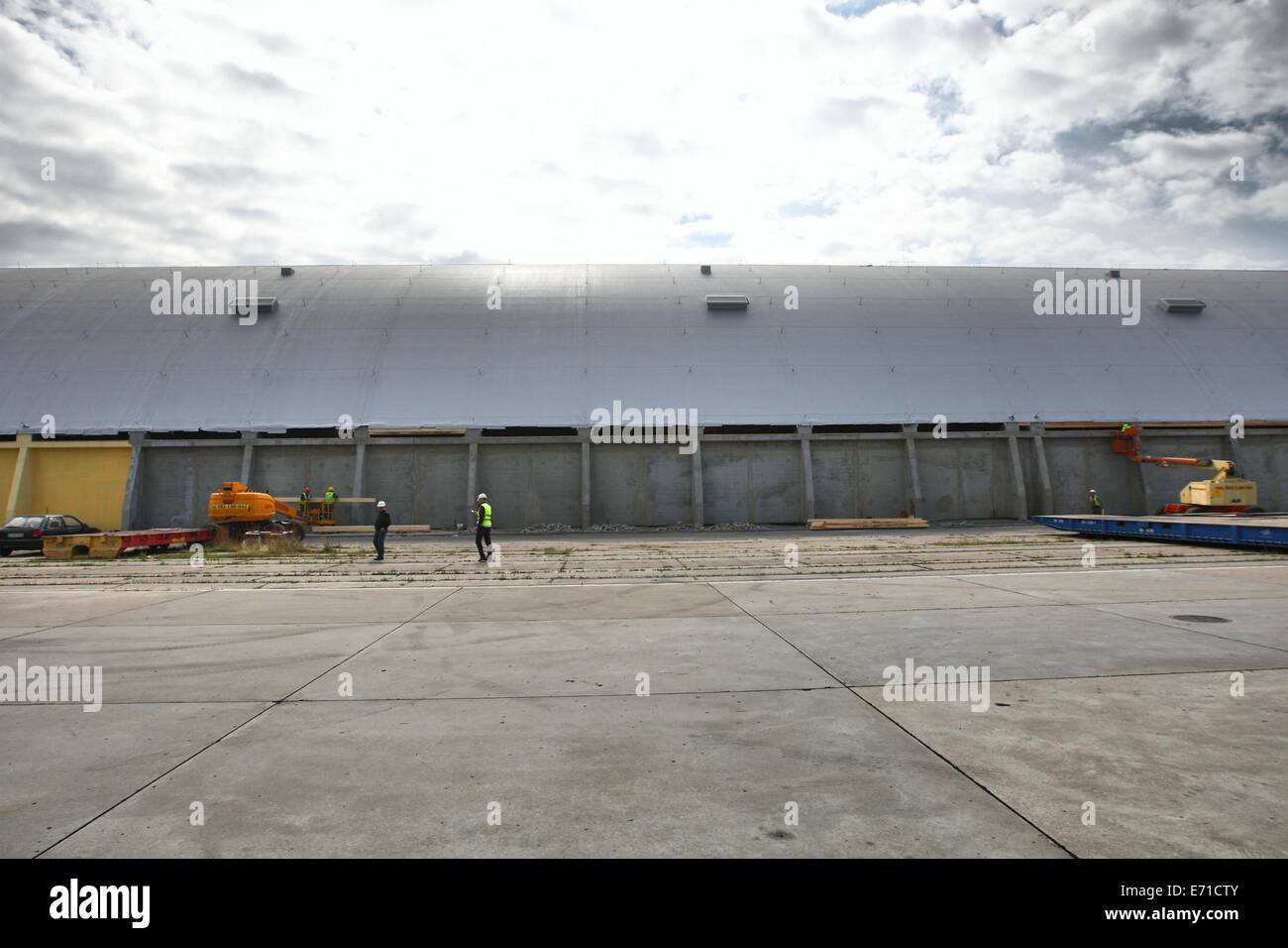 Worker at grain elevator hires stock photography and images Alamy