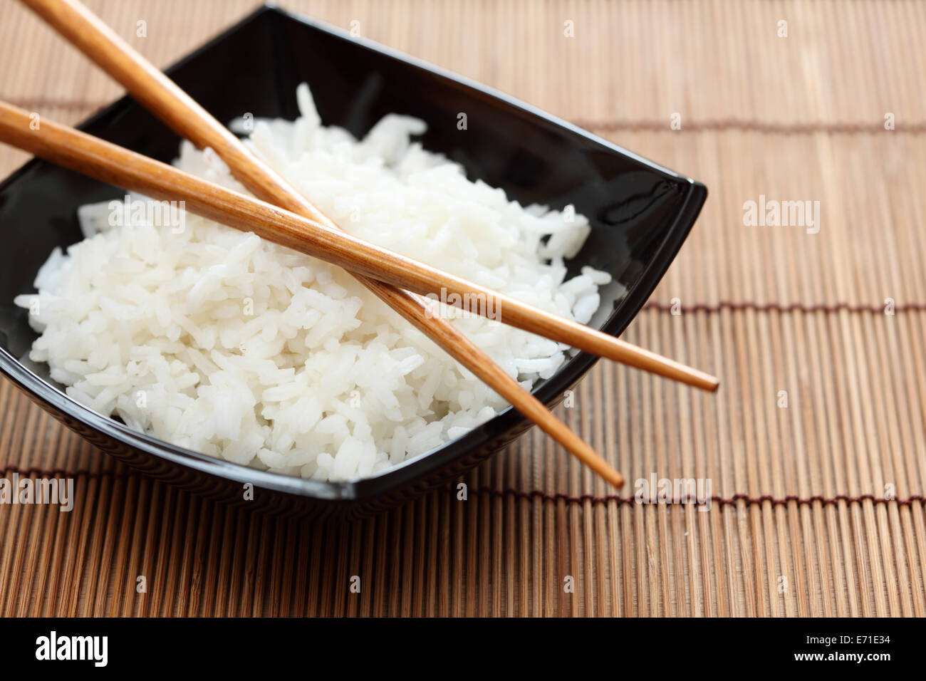 Какой рис в китае. Рис в Южной Корее. Китайский рис. Палочки для еды. Китайские палочки для еды.