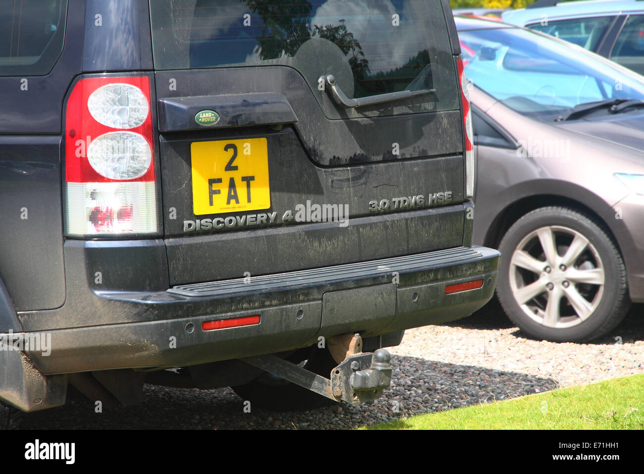 '2 FAT' cherished registration on a dirty Land Rover Discovery spotted in a Perthshire car park, Scotland Stock Photo