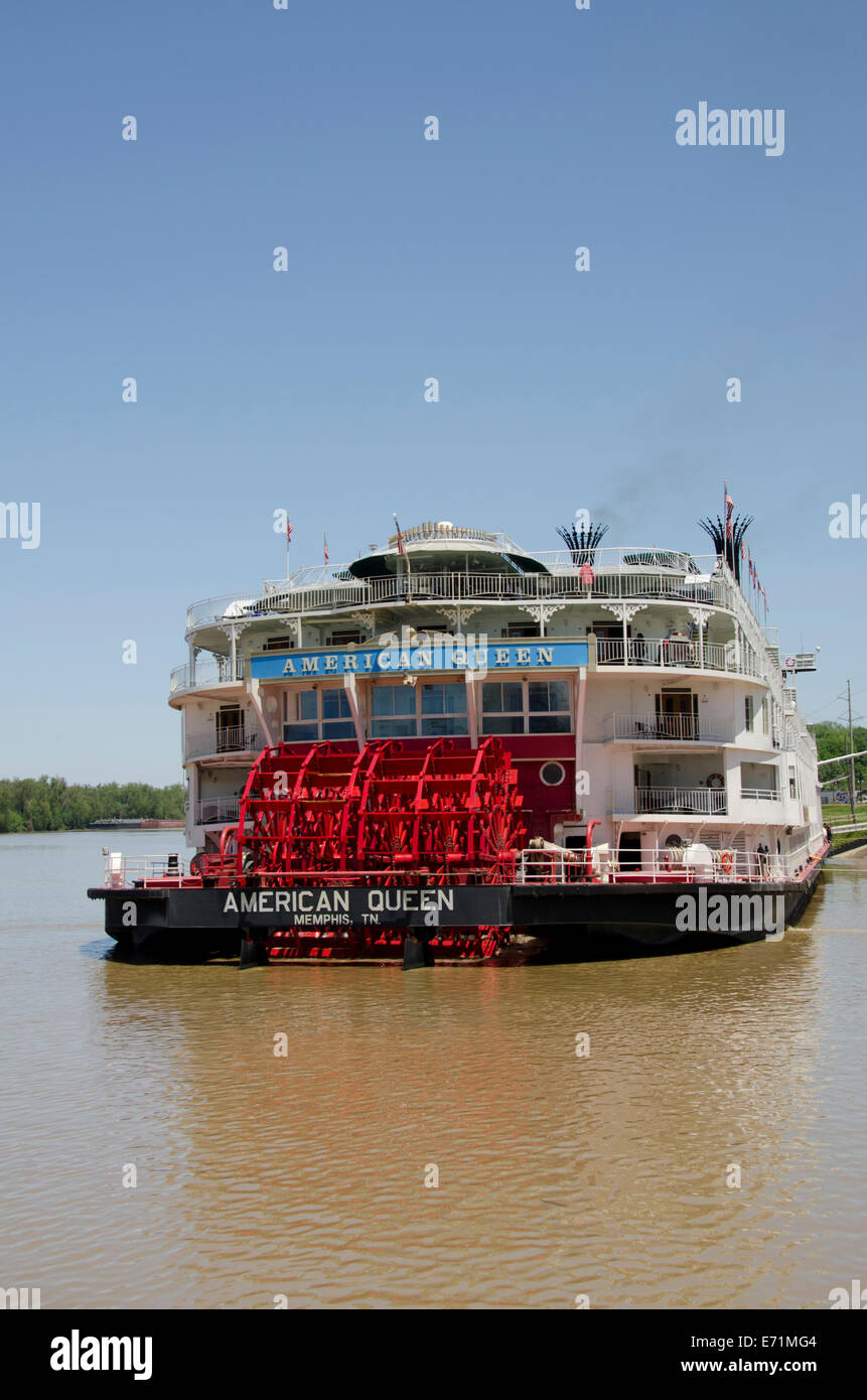 USA, Mississippi, Vicksburg. American Queen cruise paddlewheel boat on
