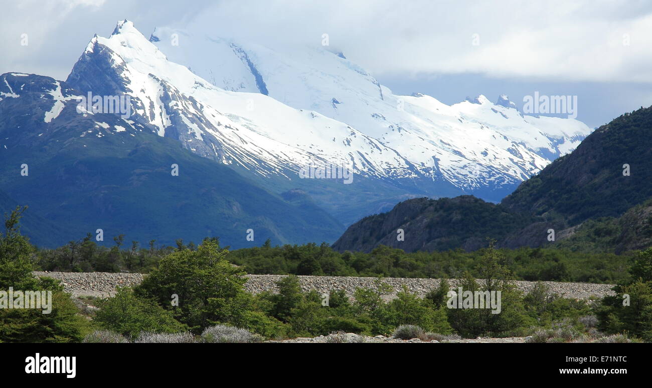 Snow capped mountains on the Piedra del Fraile trail, Los Glaciares National Park, Patagonia. Stock Photo