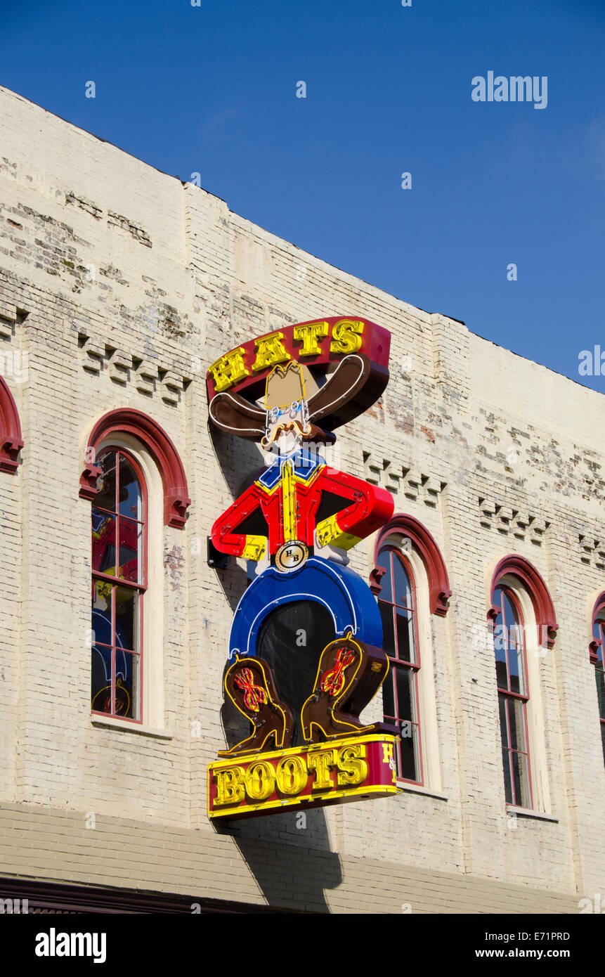 USA, Tennessee, Nashville. Downtown Nashville, Cowboy hats and boots sign  on Broadway Stock Photo - Alamy