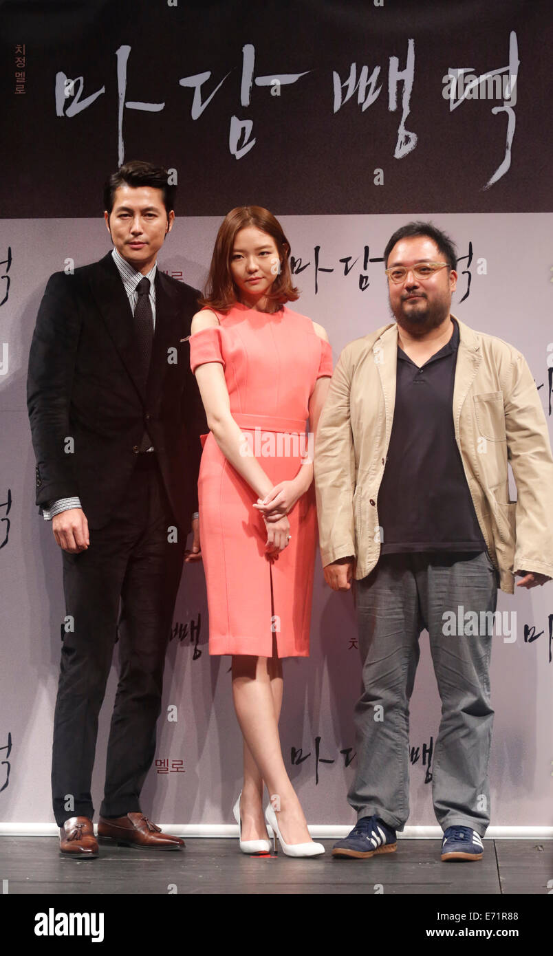 Jung Woo-Sung, Esom and Lim Pil-Sung, Sep 02, 2014 : (L-R) South Korean actor Jung Woo-sung, actress Esom and director Lim Pil-sung pose during a press conference for their new movie 'Scarlet Innocence' in Seoul, South Korea. © Lee Jae-Won/AFLO/Alamy Live News Stock Photo